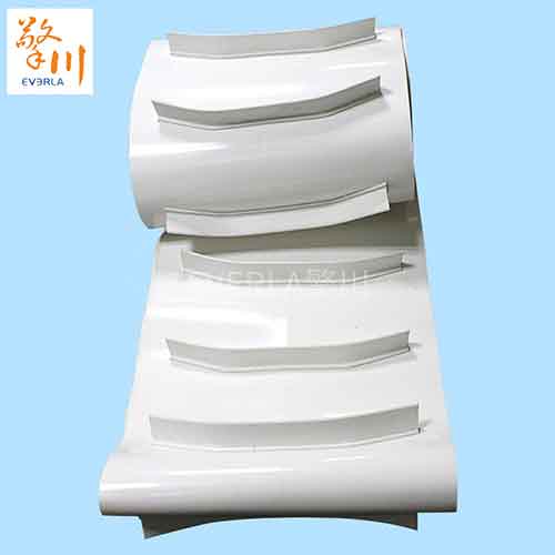 白色PVC彎<a href='http://m.zgcinnotown.com.cn/shusongdai/xiangjiao/' target='_blank'><u>擋板輸送帶</u></a>